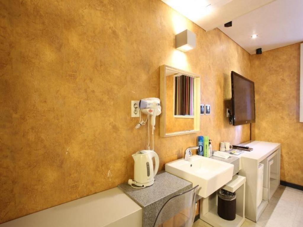 Baron De Paris Motel Seoul Bagian luar foto