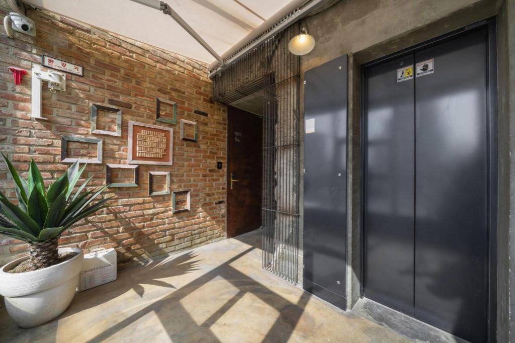 Baron De Paris Motel Seoul Bagian luar foto