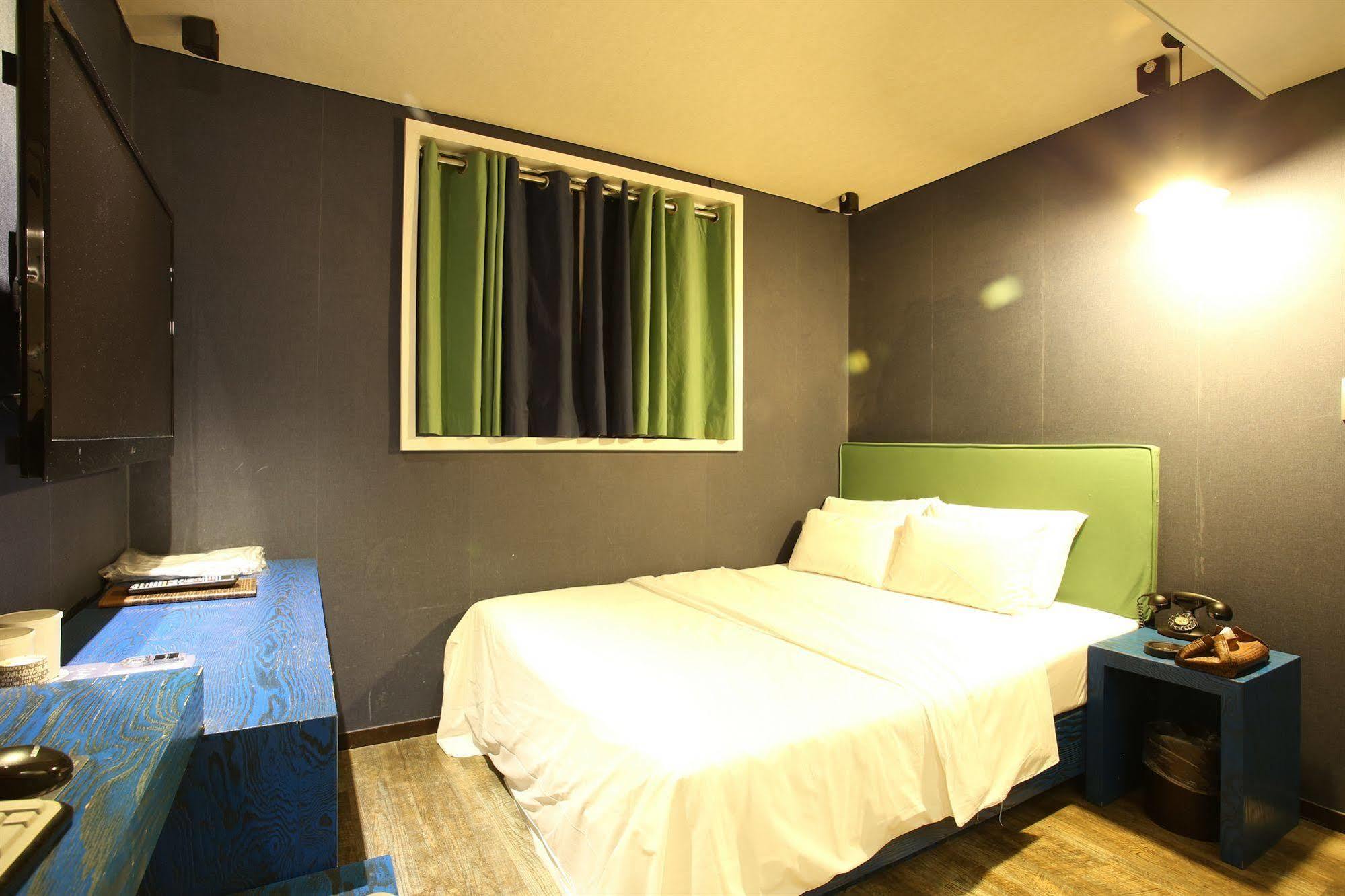 Baron De Paris Motel Seoul Bagian luar foto