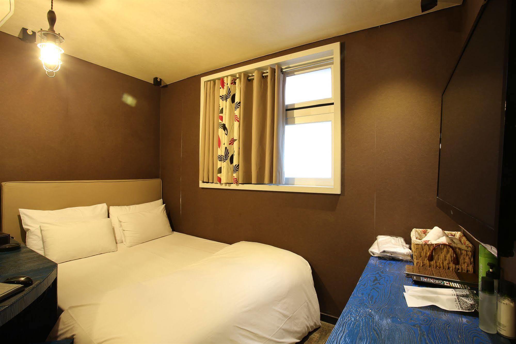 Baron De Paris Motel Seoul Bagian luar foto